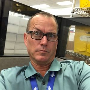 Meet your Posher, Dennis